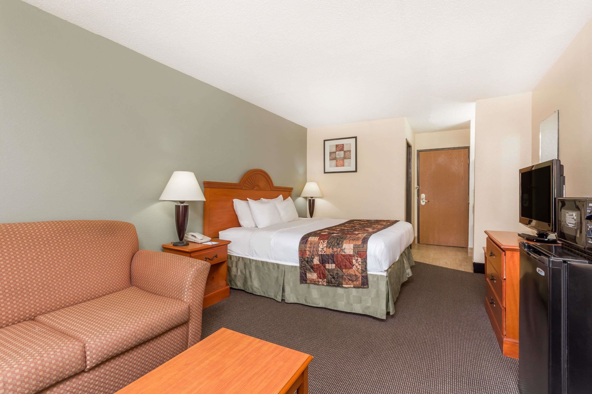 Standard, Baymont By Wyndham Lagrange 2/3