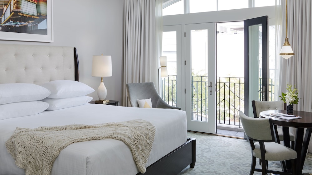DELUXE, KING BED, BALCONY