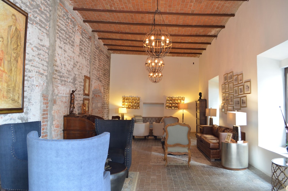 HOTEL HACIENDA SAN CRISTOBAL 7/68