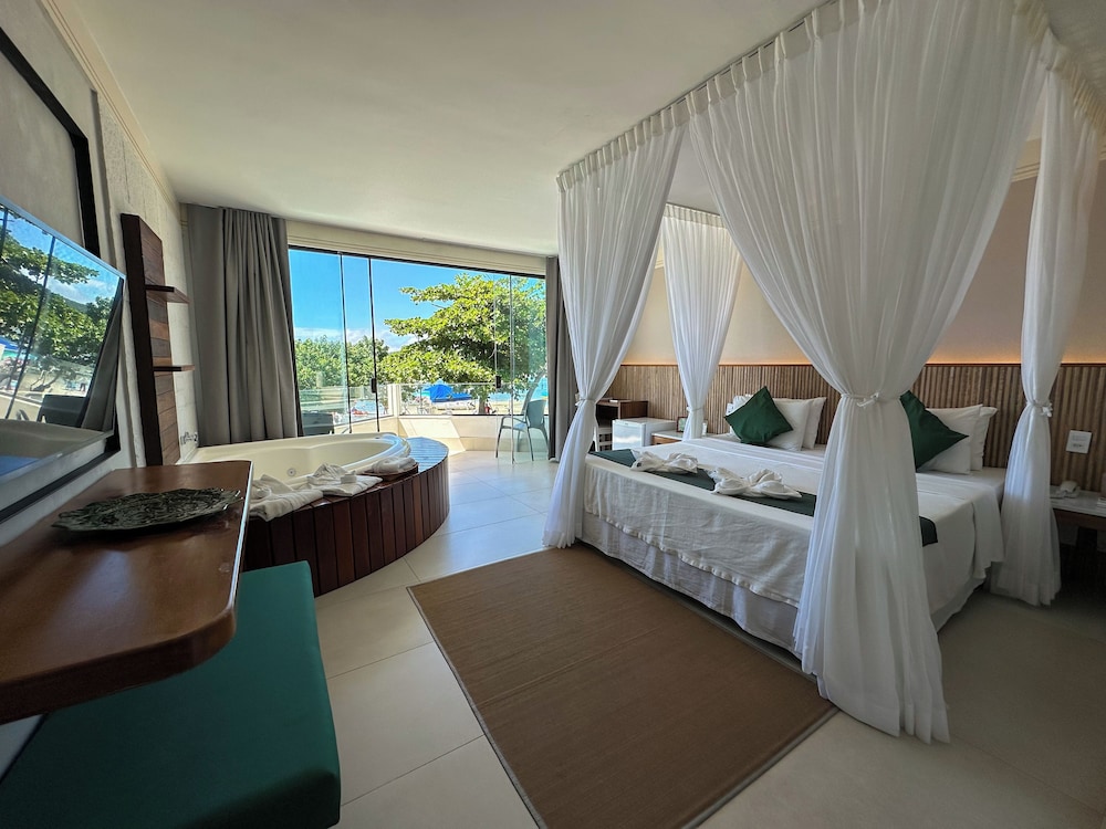 MASTER, SUITE, LAKE VIEW