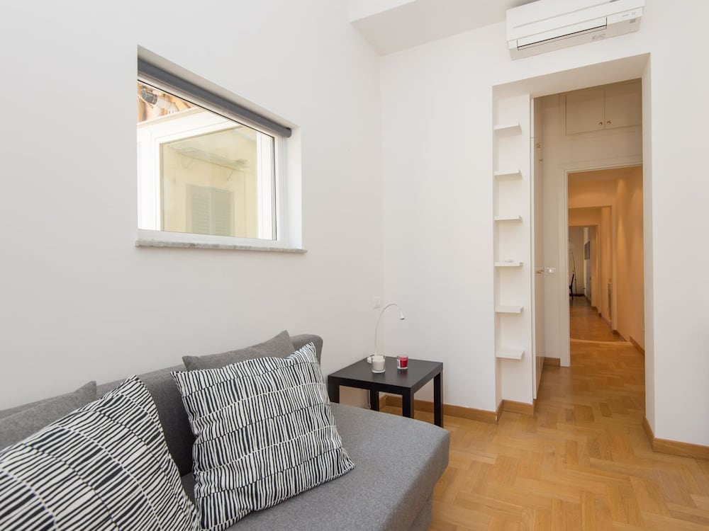 RSH Trevi Fountain Luxury Apartment 22/39