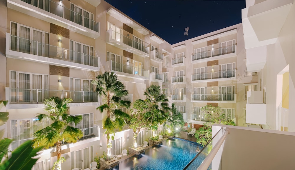 Grand Ixora Kuta Resort 8/73