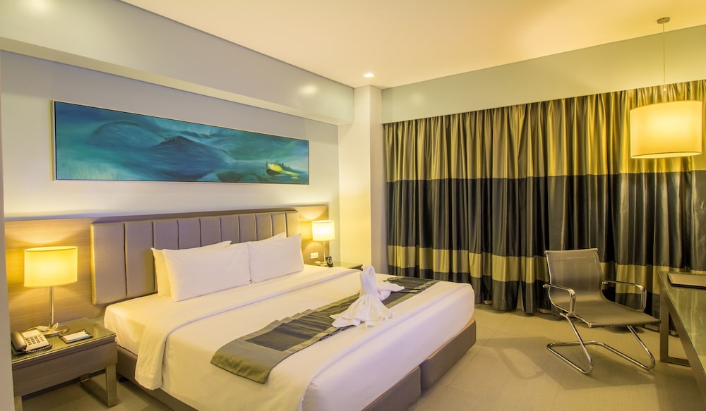 Bayfront Hotel Cebu - North Reclamation 24/67