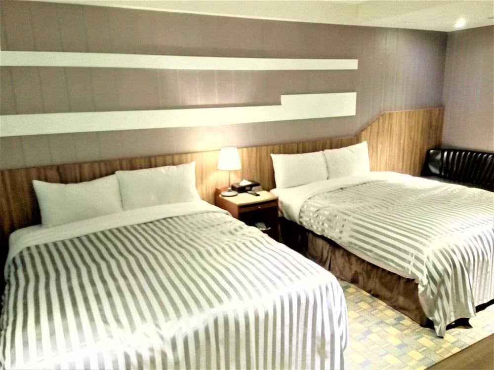 XIMEN HOTEL 33/70