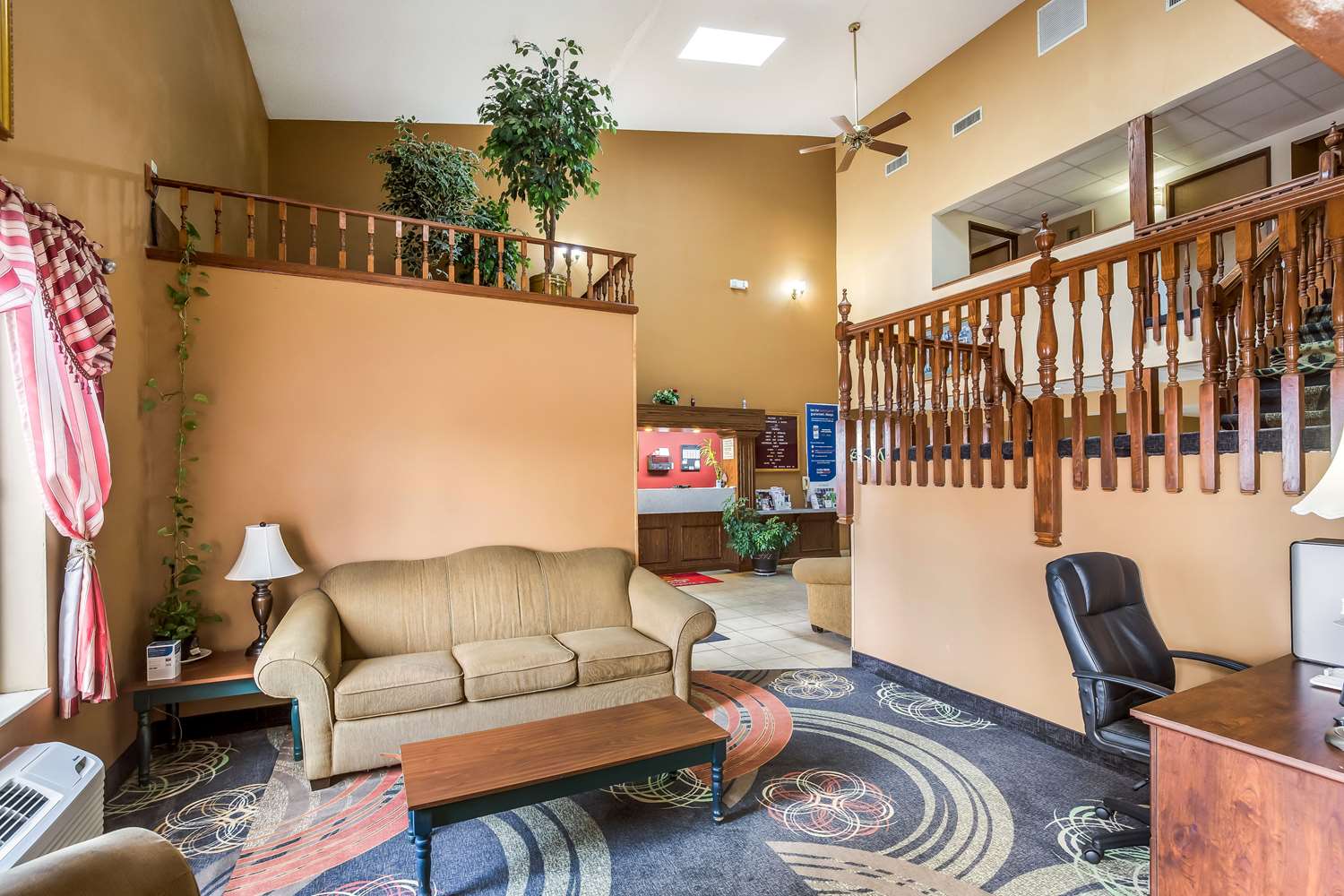 Econo Lodge Inn & Suites Fairview Heights - St. Louis 16/22