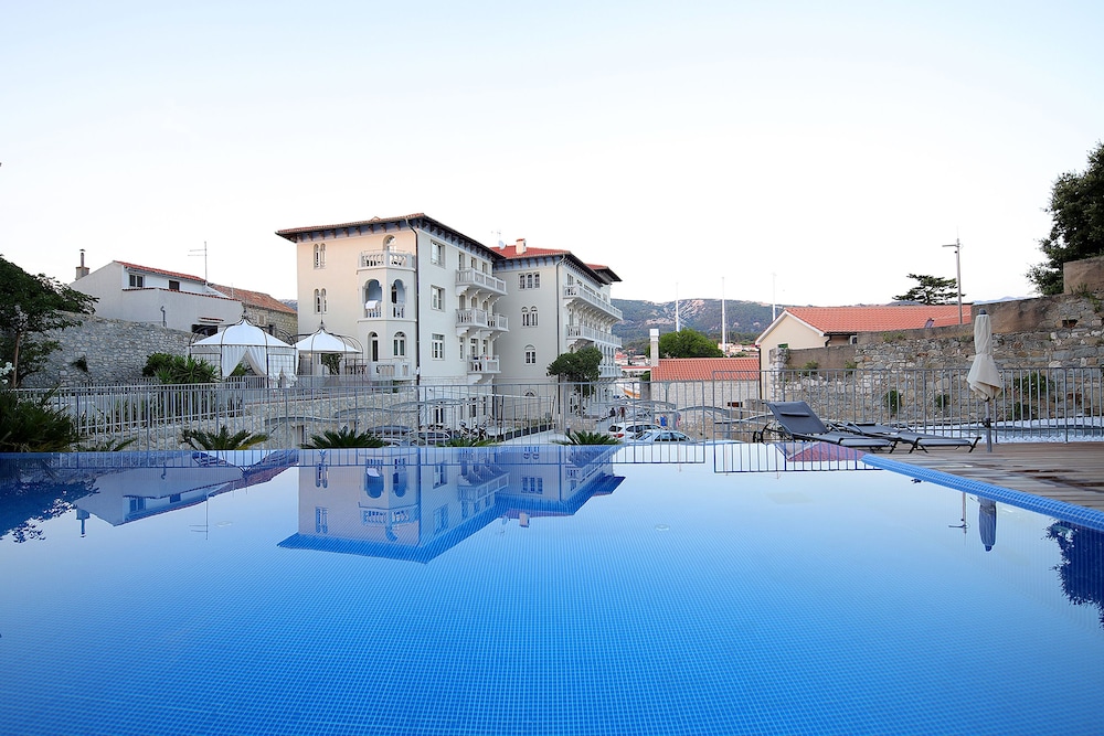 Arbiana Heritage Hotel 3/78