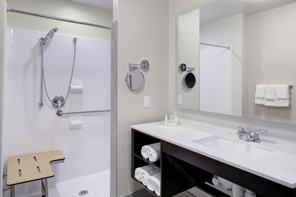 Holiday Inn Windsor - Wine Country 11/58