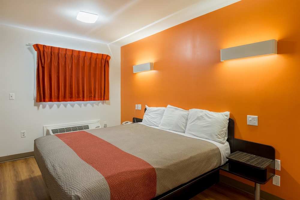 Motel6 Greenville, SC 32/60