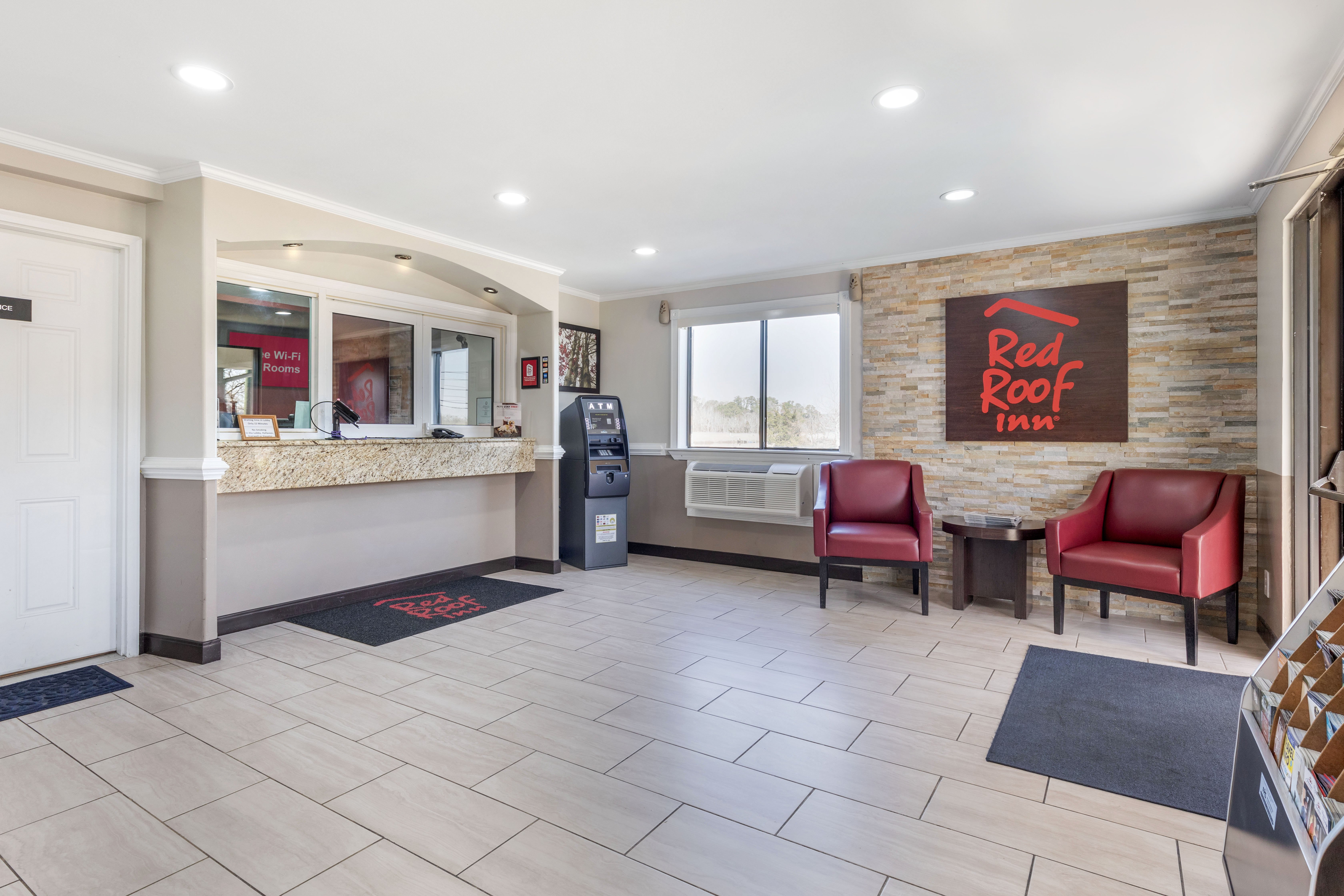 Red Roof Inn Suffolk 3/21