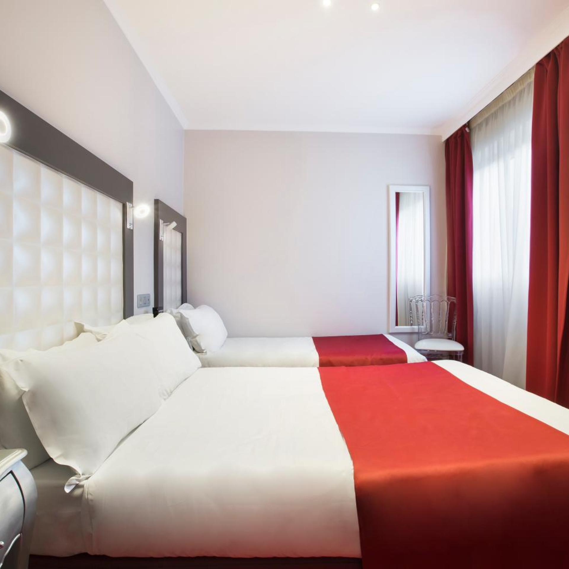 GRAND HOTEL AMELOT 20/45