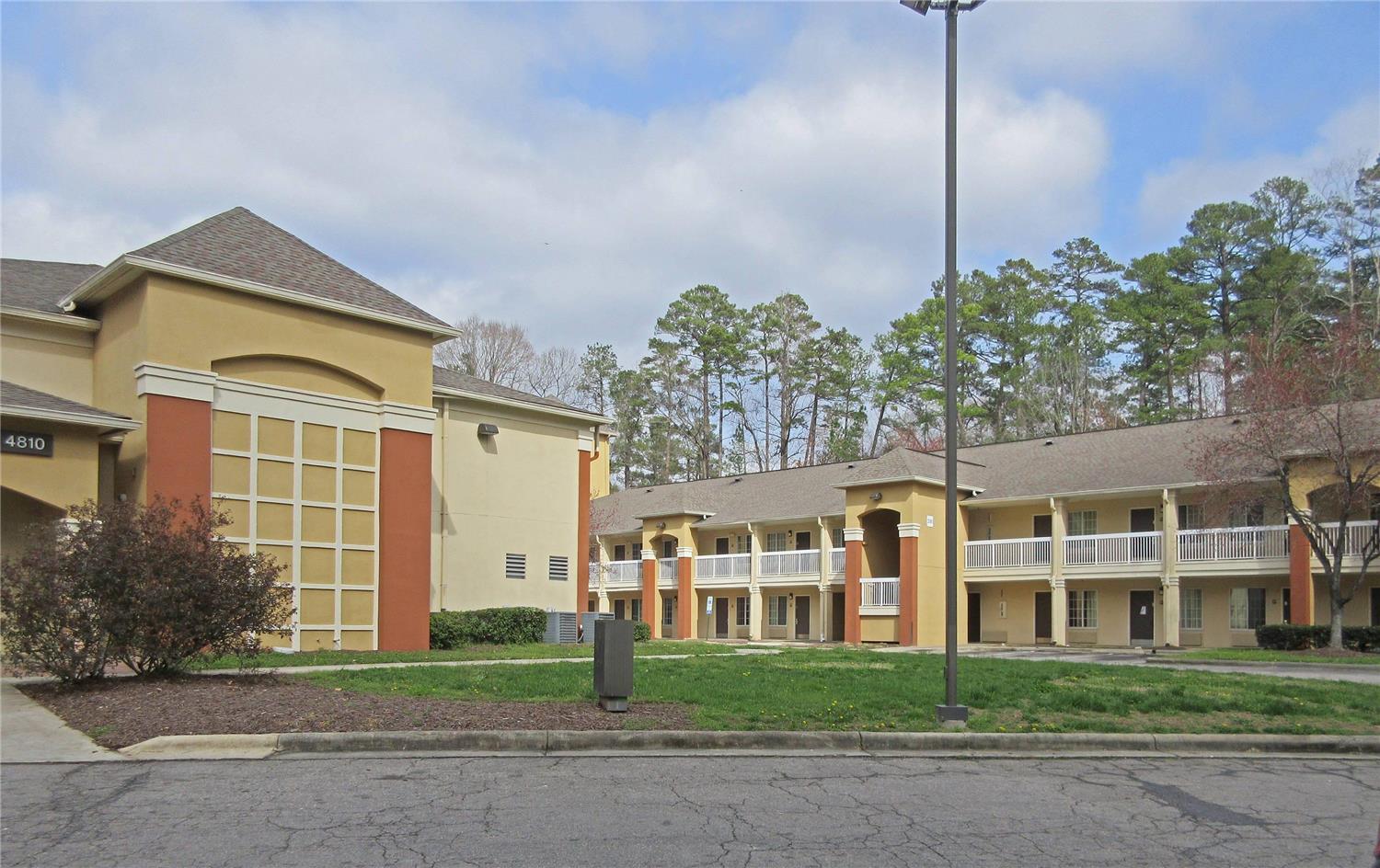 Suburban Studios Raleigh - Crabtree Valley photo3