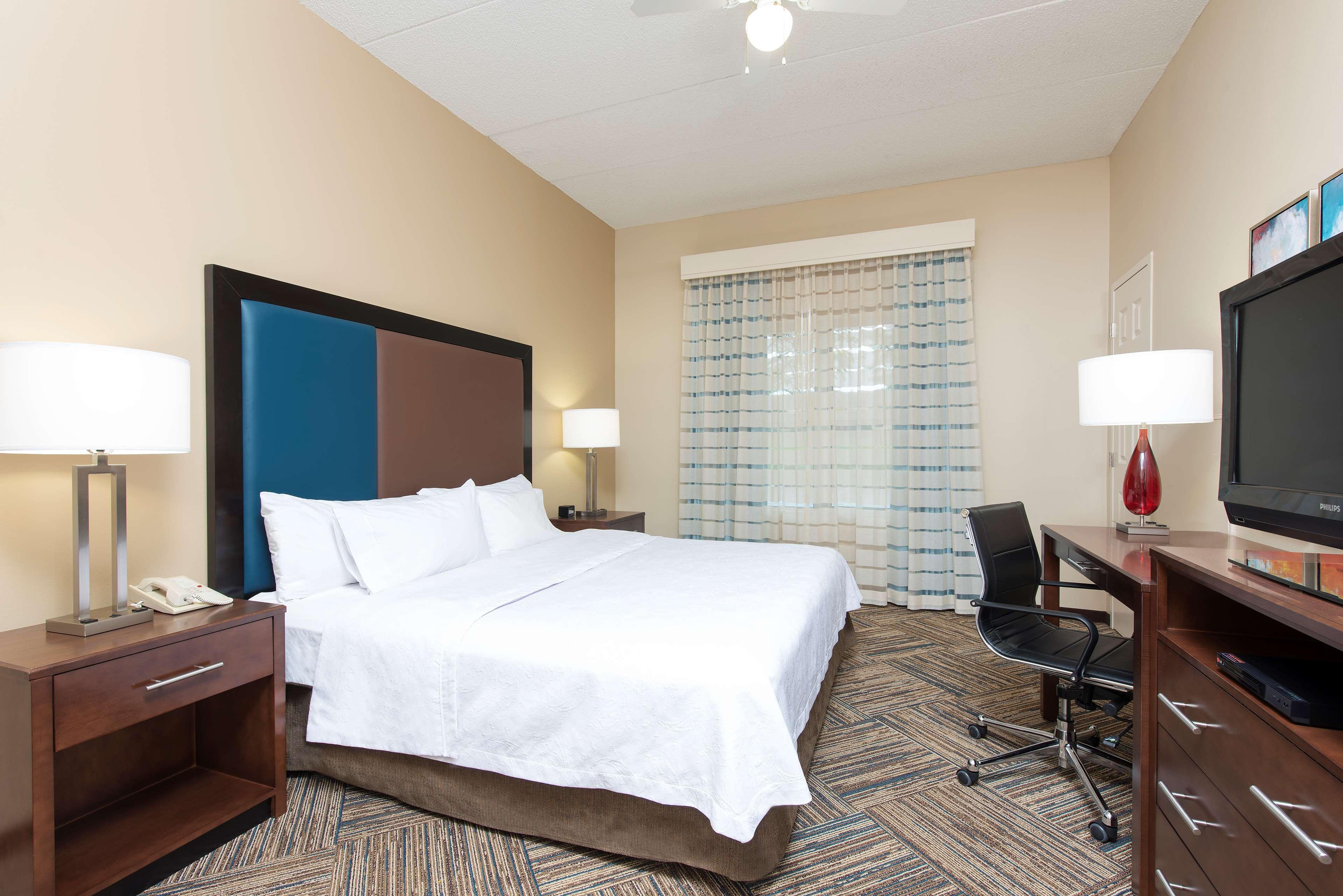 SUITE, 1 KING AND 2 DOUBLE BEDS, ACCESSIBLE