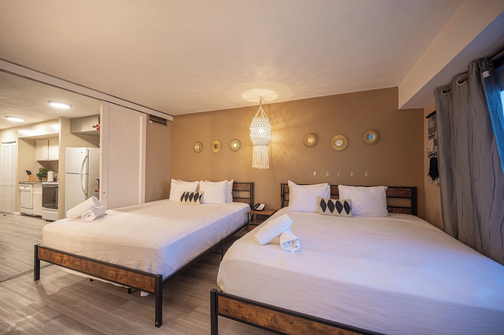 1Bd1Ba w BonusRM Stay Together Suites 26/62