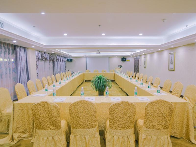 Vienna International Hotel (he yuan store, outlets Plaza, Yangzhou) 29/30