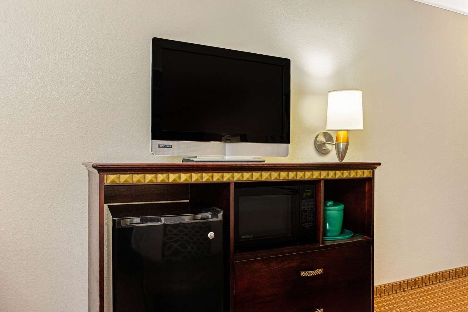 La Quinta Inn Suites Cleburne 17/23
