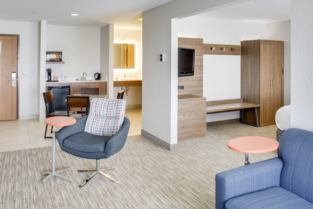Holiday Inn Express Suites Chickasha 23/35