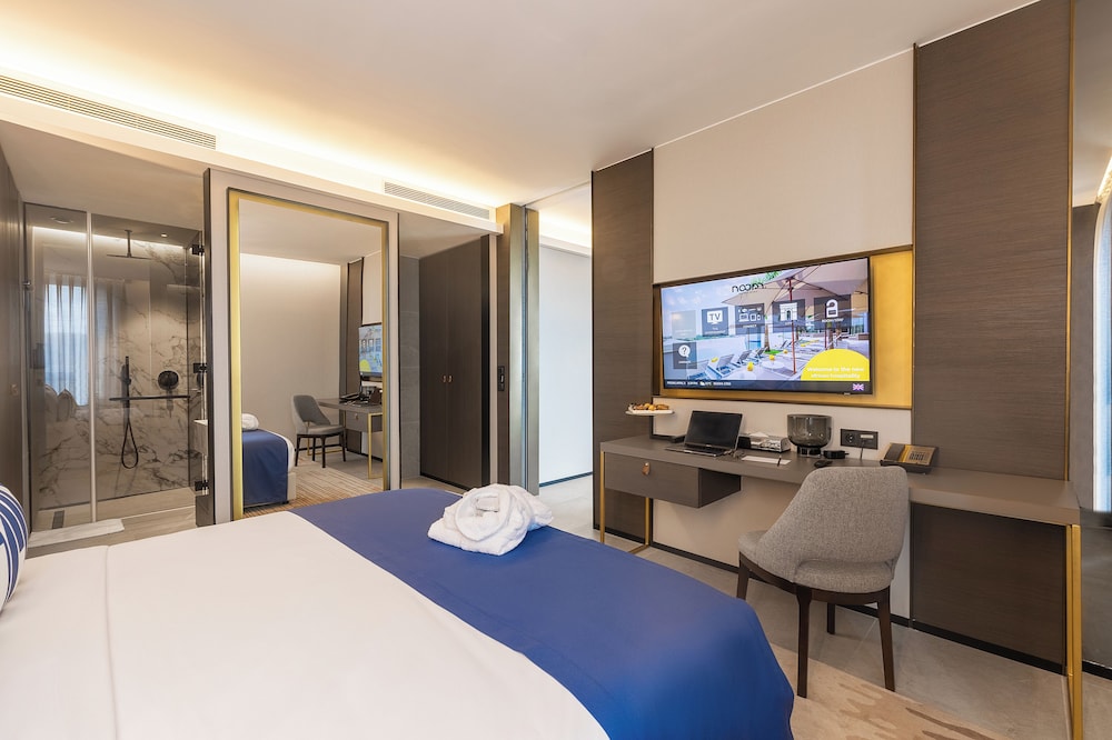 Executive, Apartment, King Bed, Lagoon View