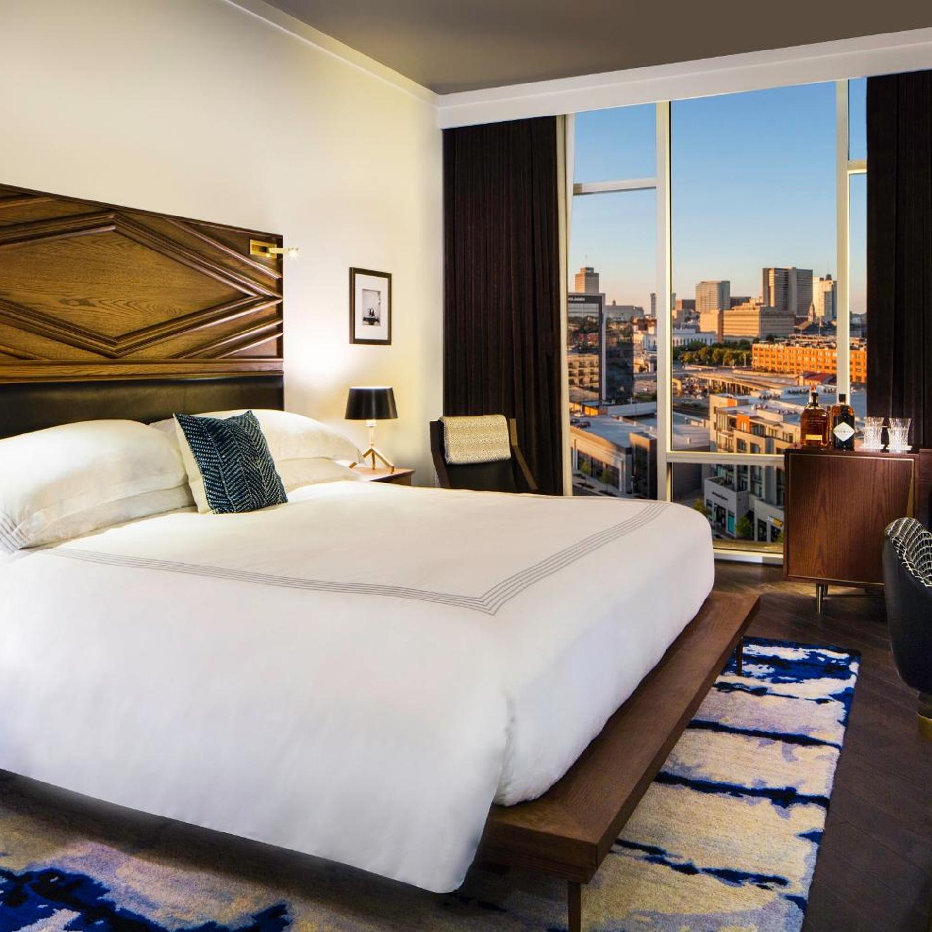 Room, King Bed, Resident View