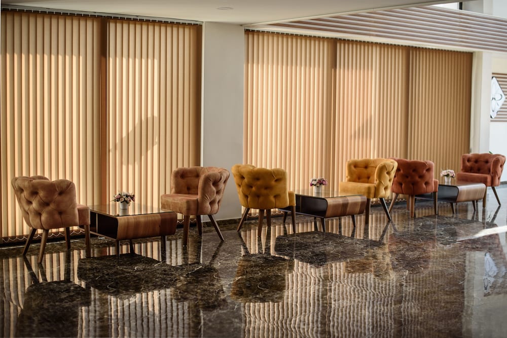 White House Hotel 50/58