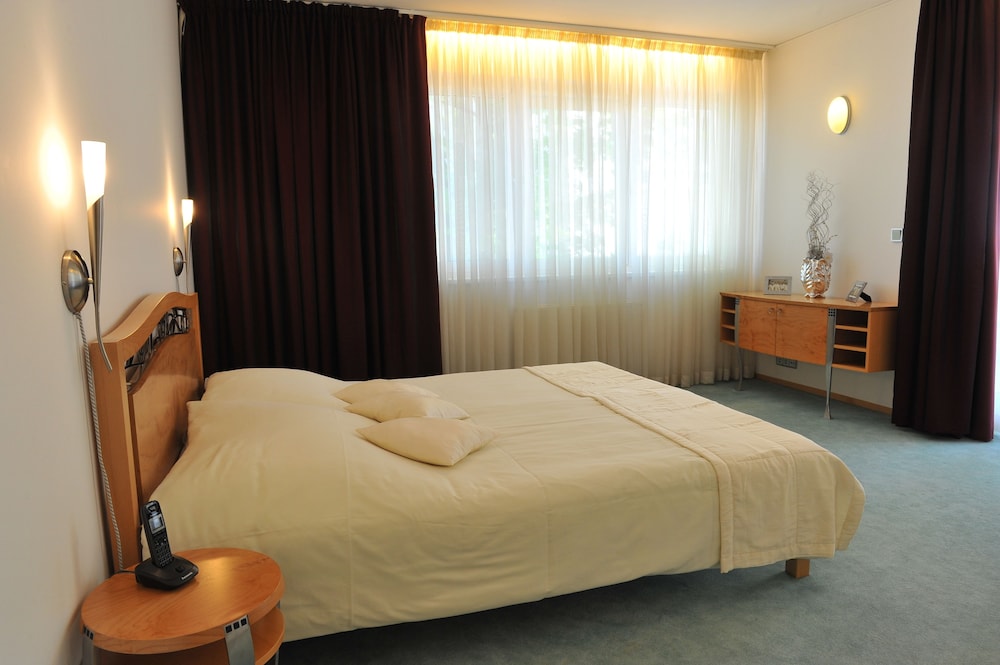 Hotel SET 23/68