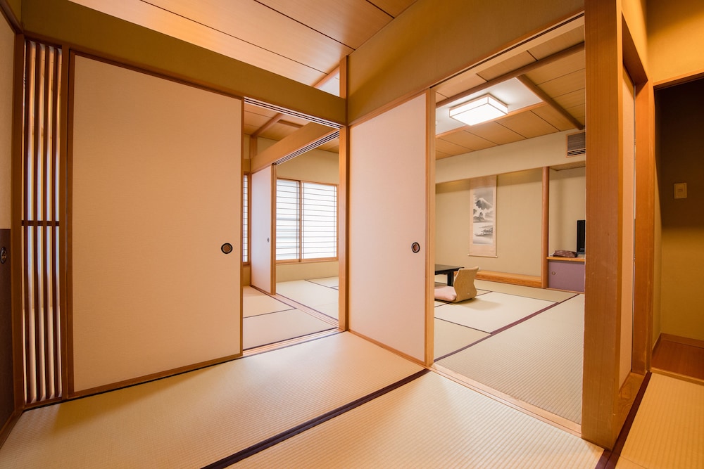 Hotel Hagoromo 50/50