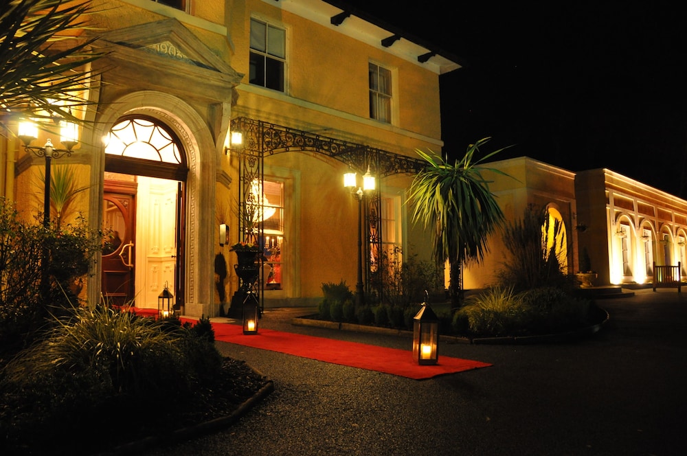 Corks Vienna Woods Hotel and Villas 68/70