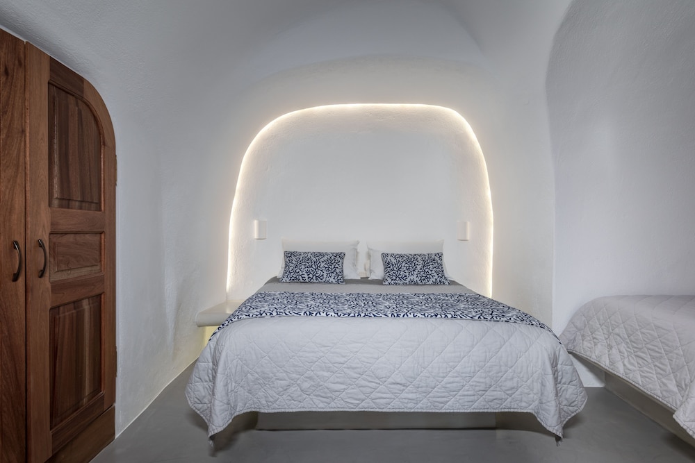 Allure Breeze Suites 24/79