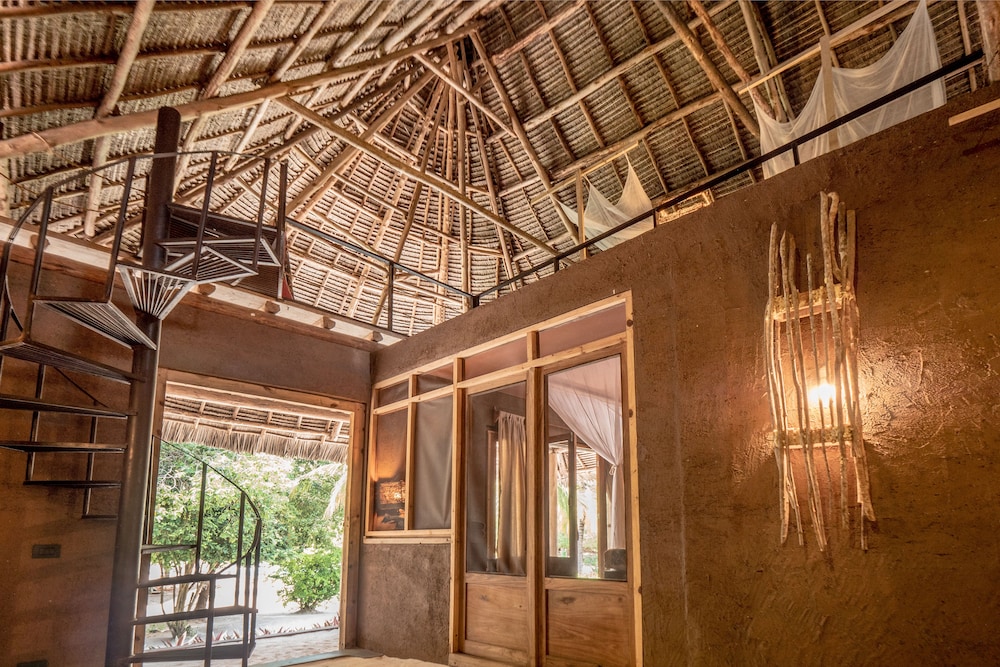 Mwezi Boutique Resort 30/50