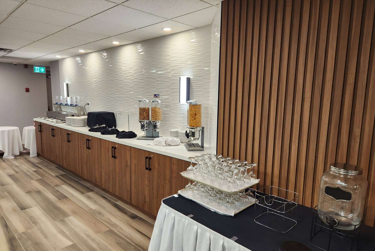 Lobby at Ramada by Wyndham London, LONDON - CANADA