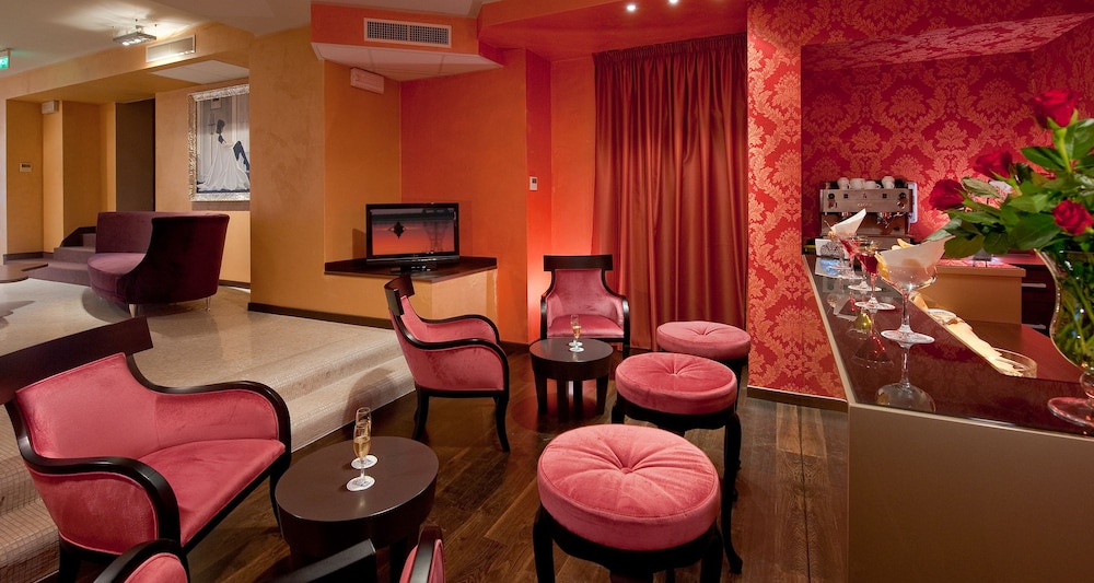 Fiume Hotel 34/53