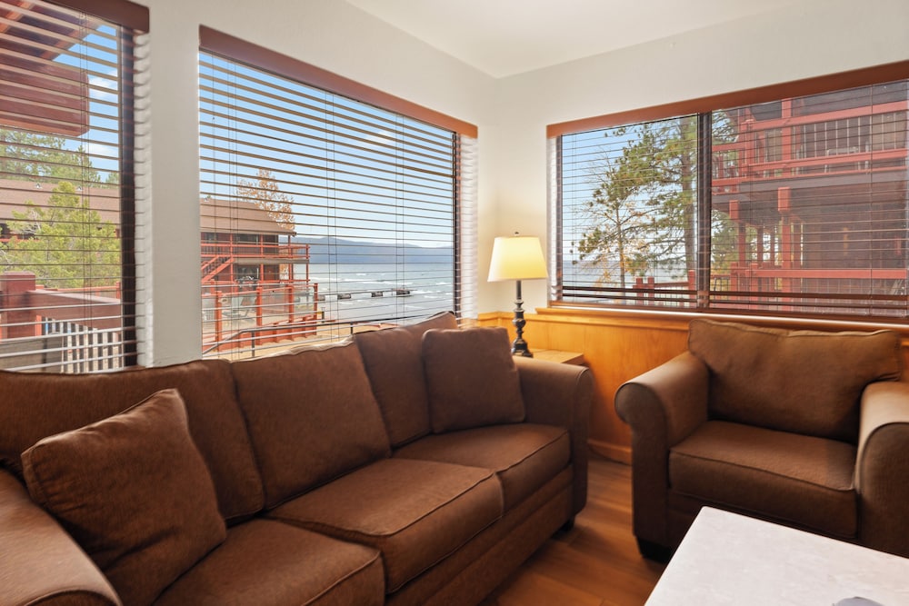 Edgelake Beach Club 32/50