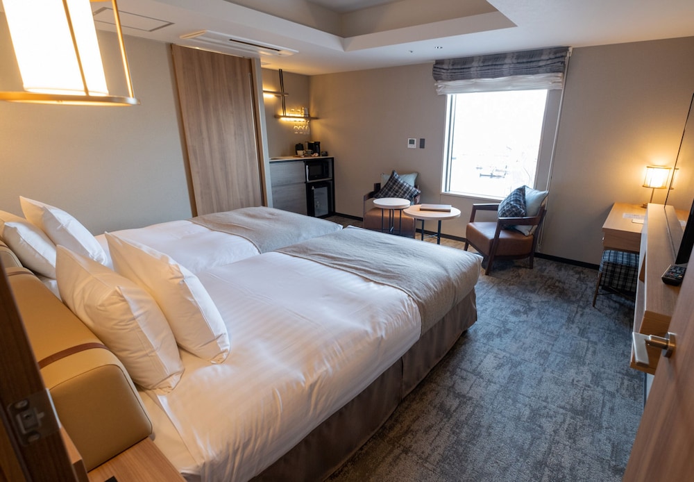 LUXURY, TWIN BEDS
