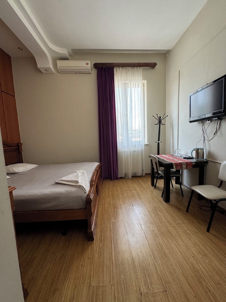 Bella Hotel 18/50