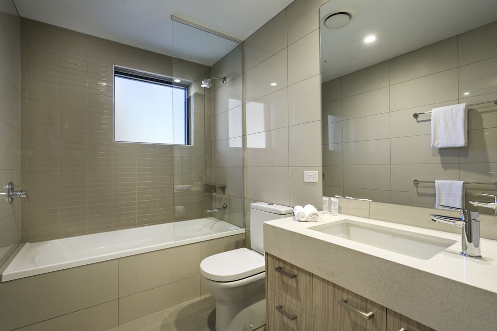 QUEST WOOLLOONGABBA 12/27