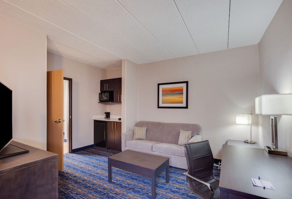 Holiday Inn Express & Suites I-95 Capitol Beltway-Largo 31/57