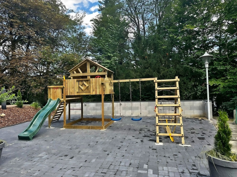 Parkhotel Waldschlösschen 37/65