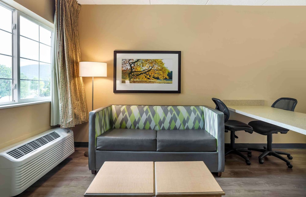 Studio 6 Extended Stay Fishkill Route 9 NY 47/57