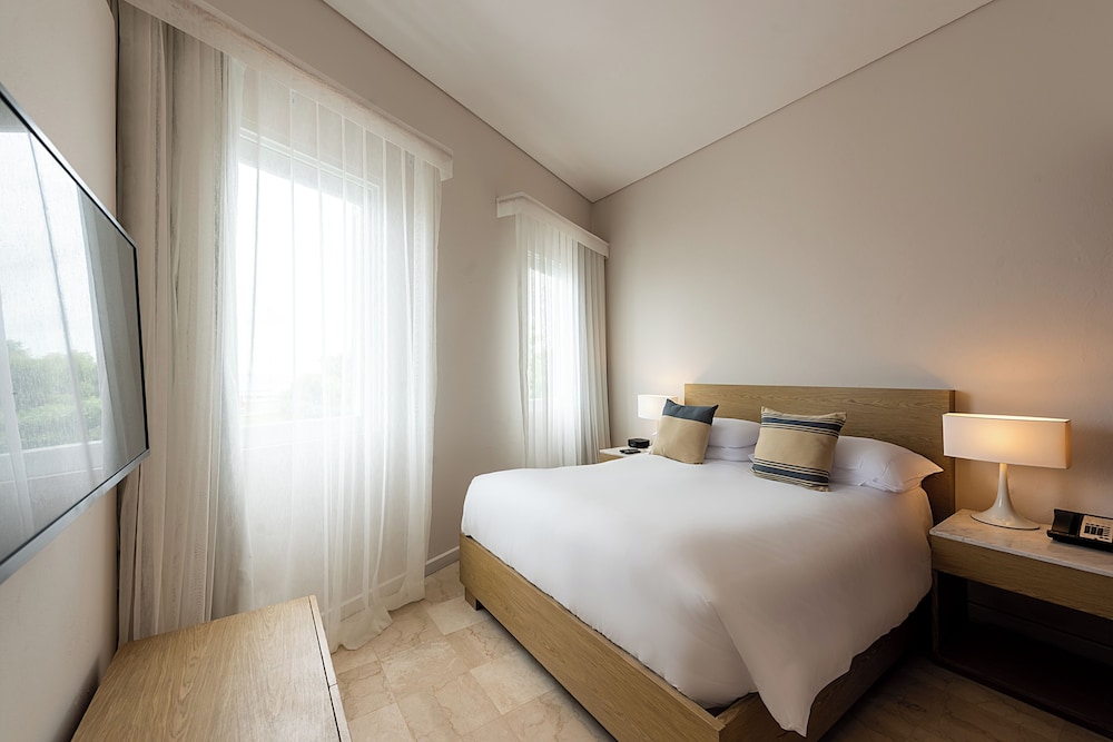 Deluxe, Queen Bed, Sea View