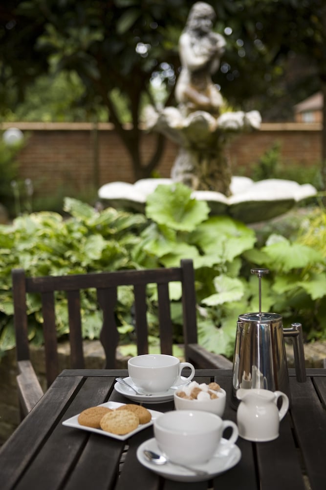 Cotswold Lodge Hotel 55/64