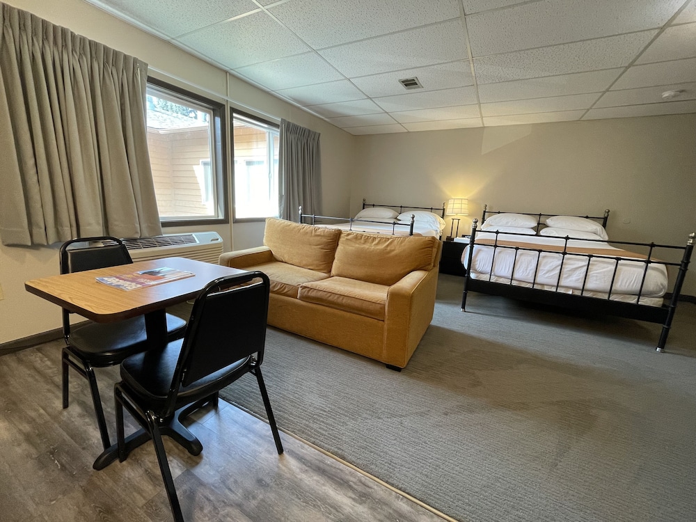 Boulder Twin Lakes Inn 25/49
