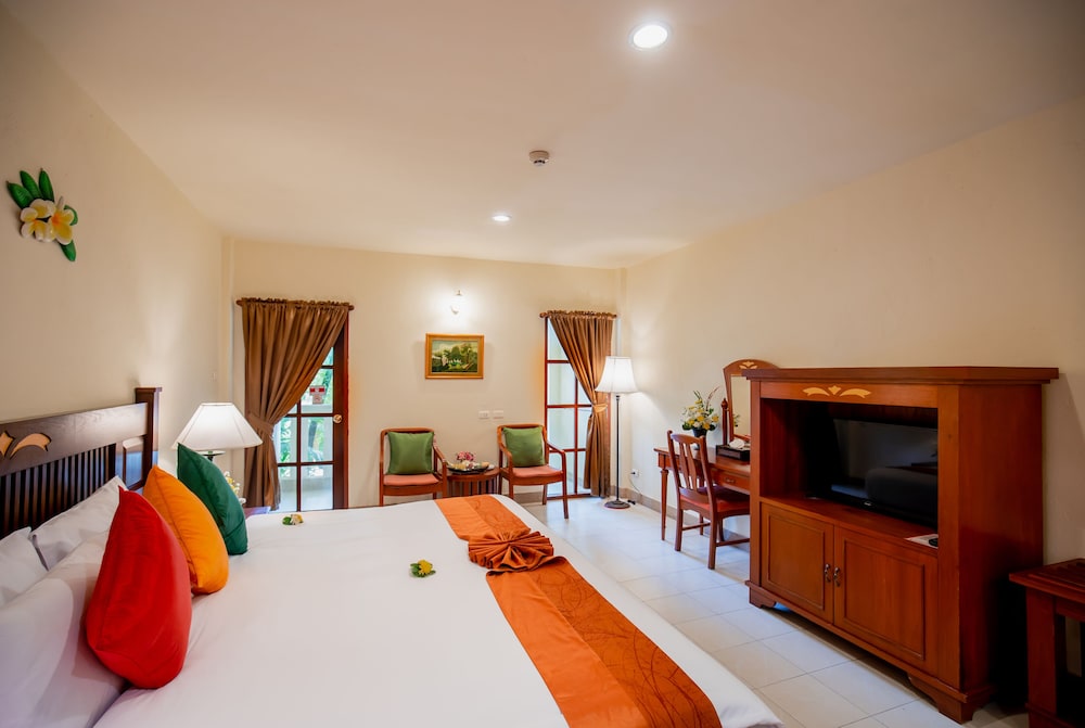 Phuket Leelavadee Hua Ting Resort 9/50