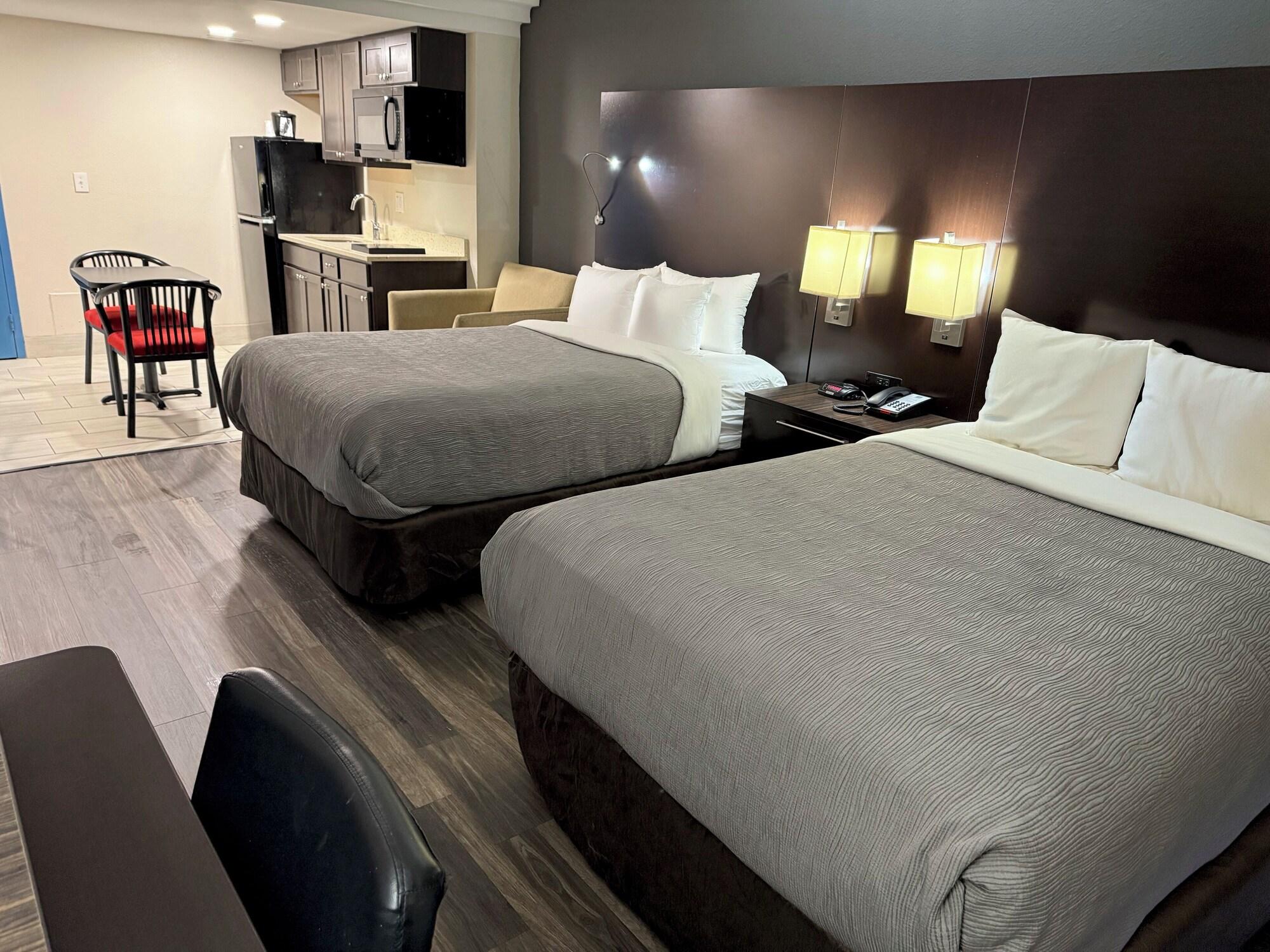 Suite, Multiple Beds