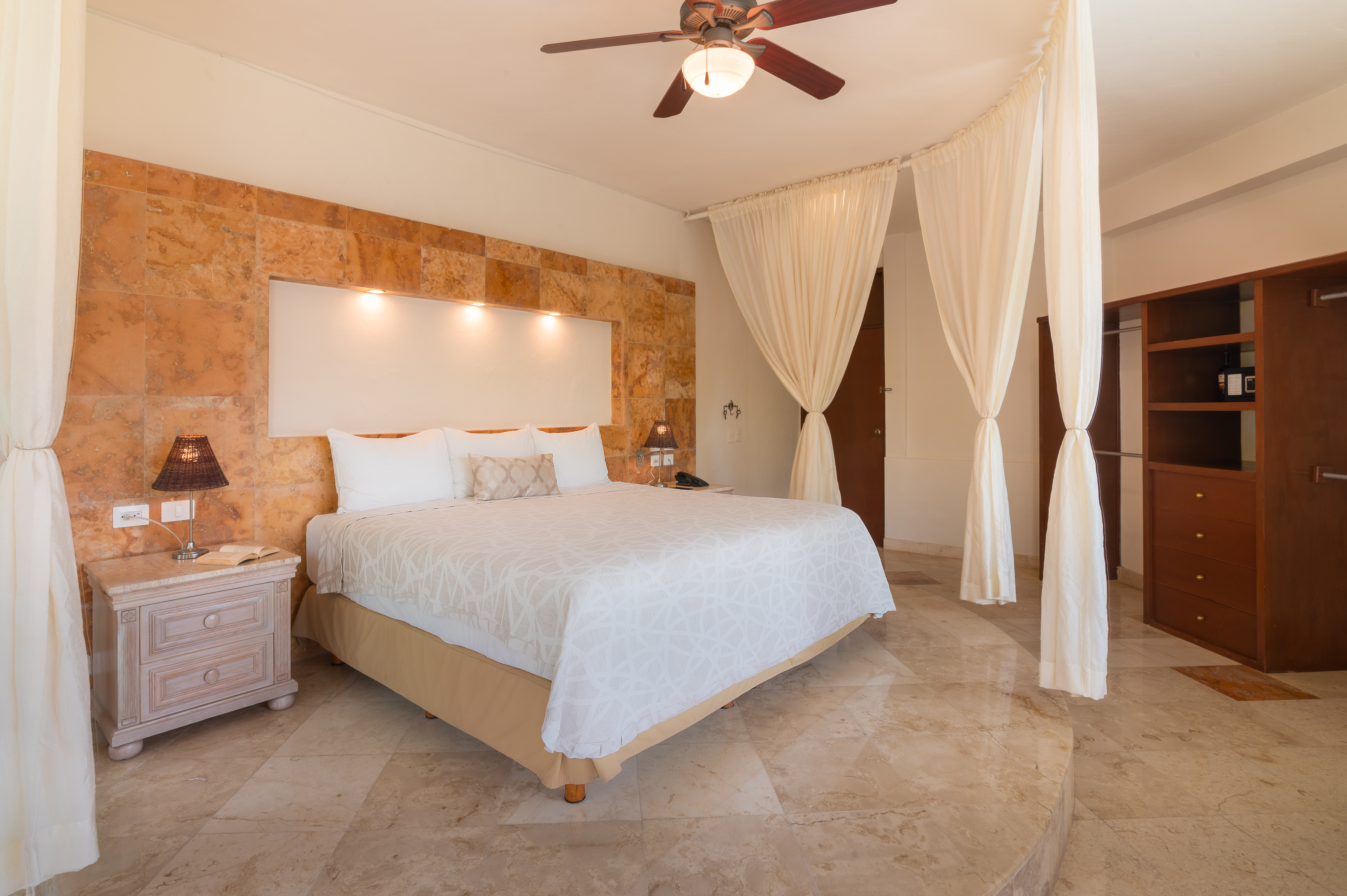 Junior Suite, King Bed
