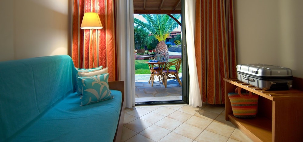 Blue Dolphin Hotel 34/44
