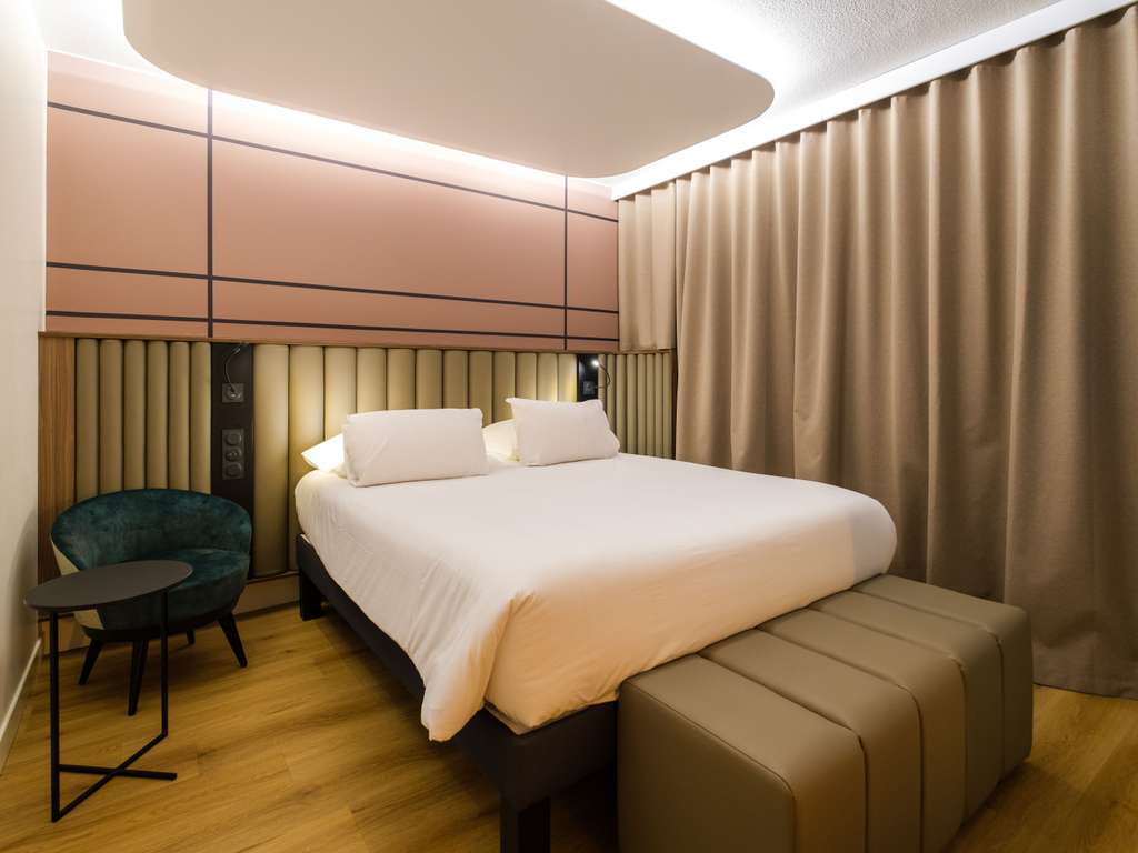 PREMIUM, PRIVILEGE, DOUBLE BED