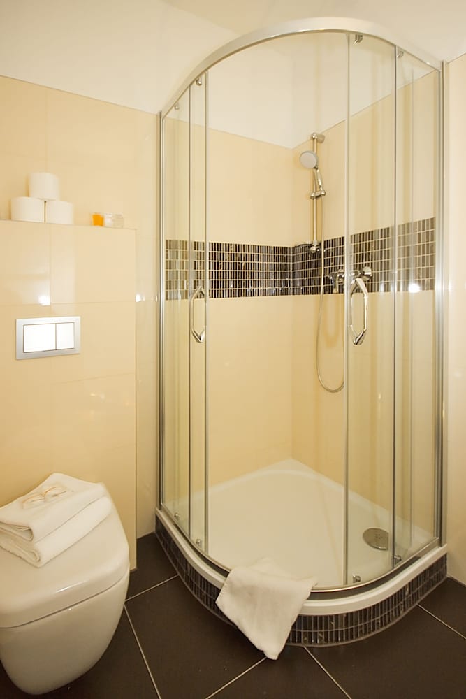 Elizabeth Suites 46/50