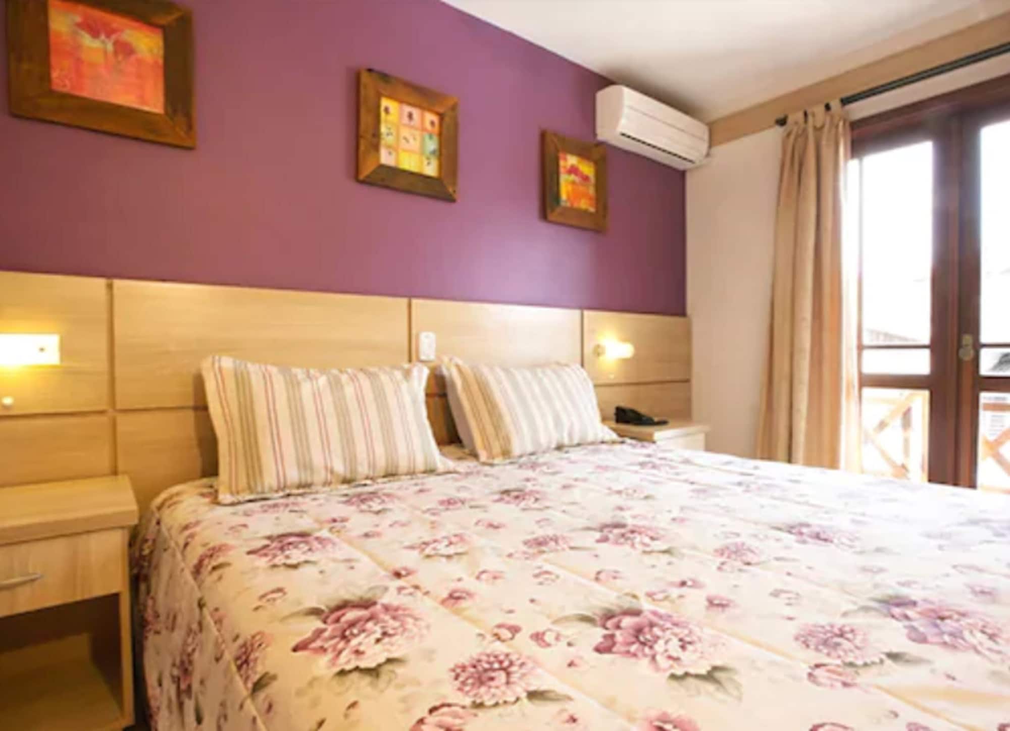 ROOM, DOUBLE OR TWIN BED