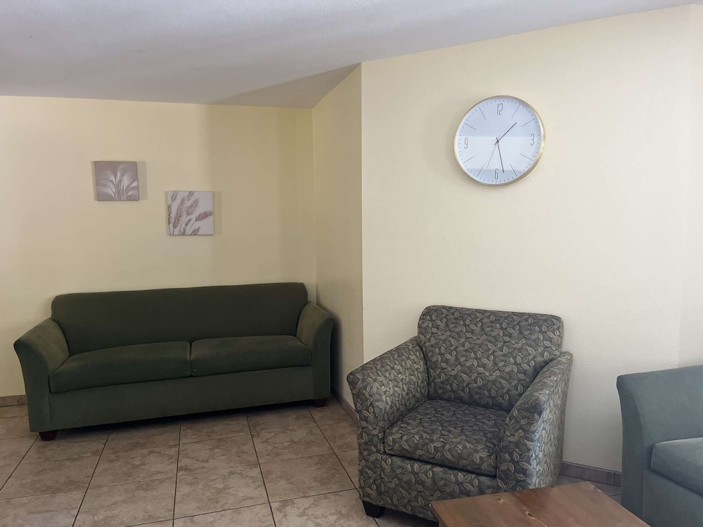 Amber s Inn & Suites 50/71