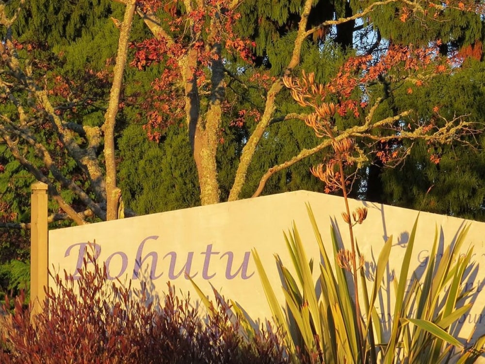 Pohutu Lodge Motel 43/48