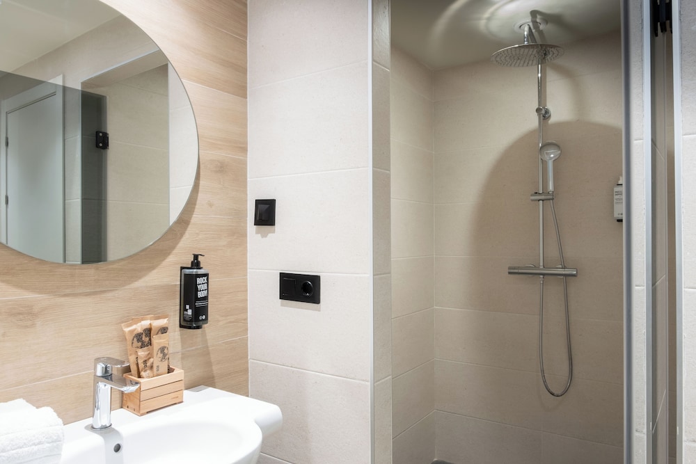 Family, Quadruple, Multiple Beds، ibis Styles Santander 6/7